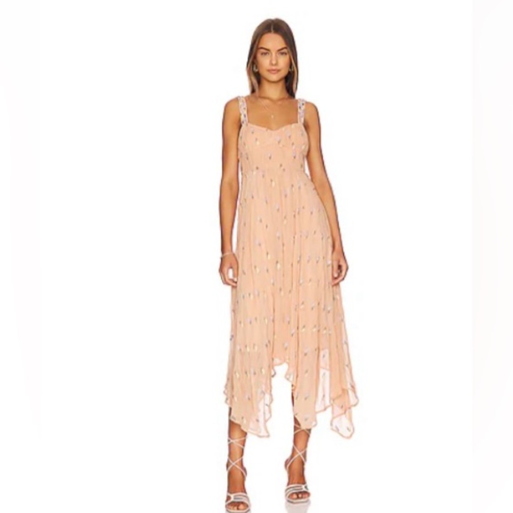 Peachy Nude Midi dress. Perfect for summer !